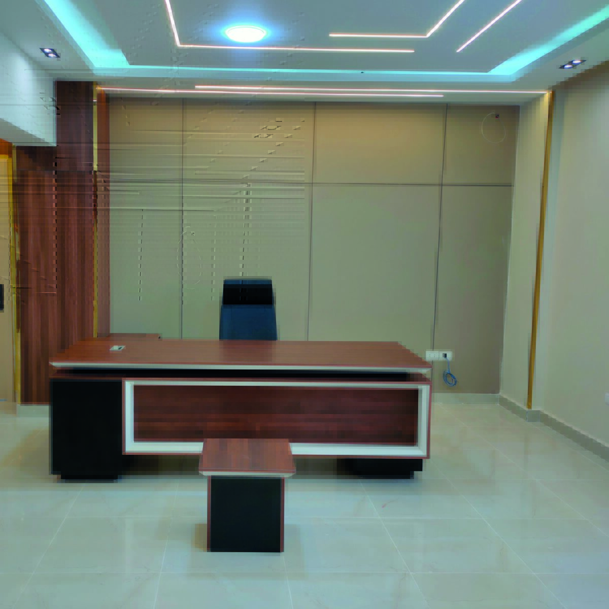 ALPHA DESK - Image 4
