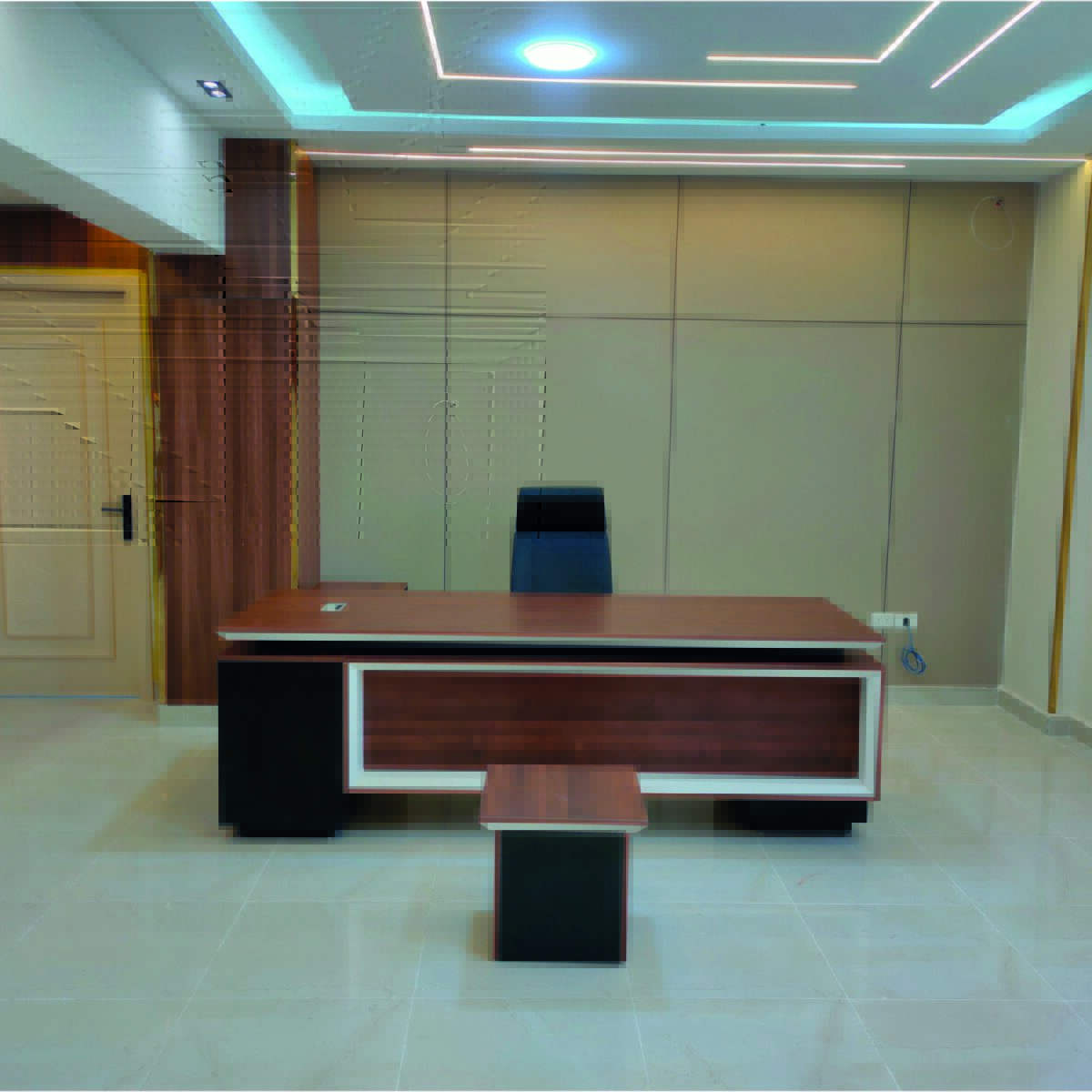 ALPHA DESK - Image 2